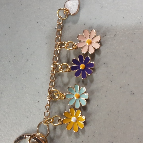 New Gold Tone Keychain/bag charm with flowers - Picture 3 of 5